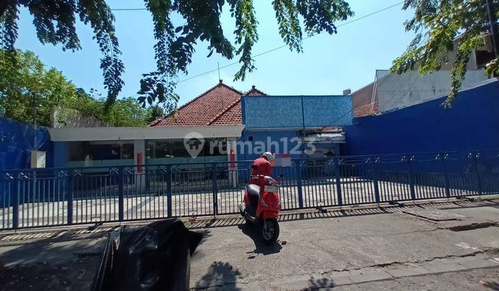 Lahan Parkir Luas Rumah Usaha di Raya Kartini, Surabaya  1