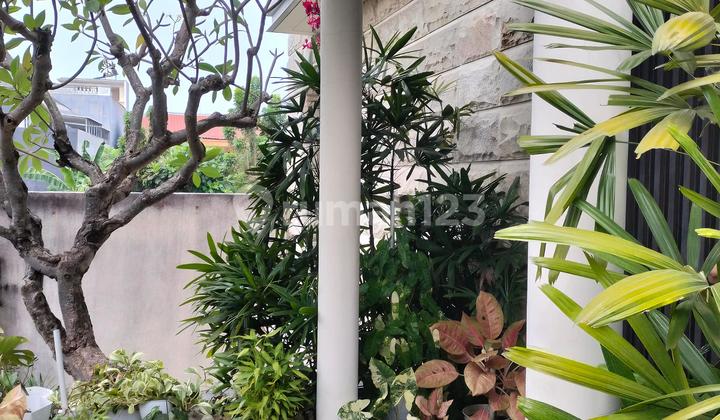 Graha Famili House Fully Furnished 3-Storey Building 2