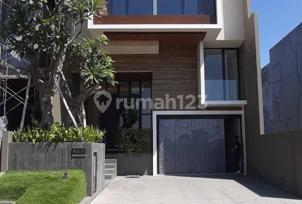 Rumah Pakuwon Indah New Tropical Modern Surabaya Barat