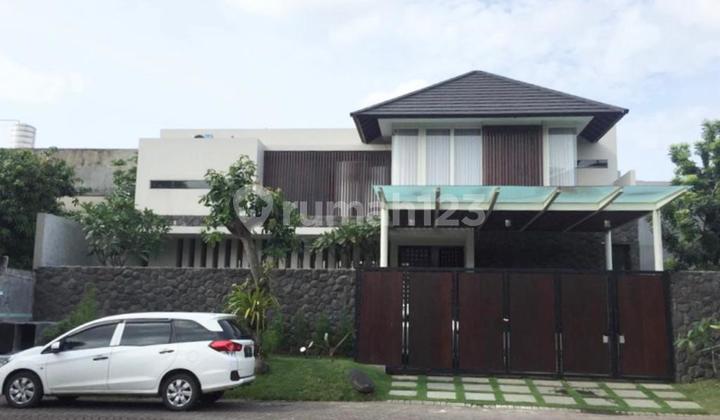 Rumah Graha Famili Surabaya Barat Ciamik Tropical Minimalis