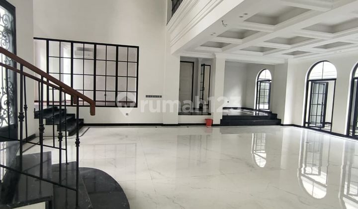 Brand New Classic Graha Family House with Swimming Pool Brand New Classic Graha Family House with Swimming Pool