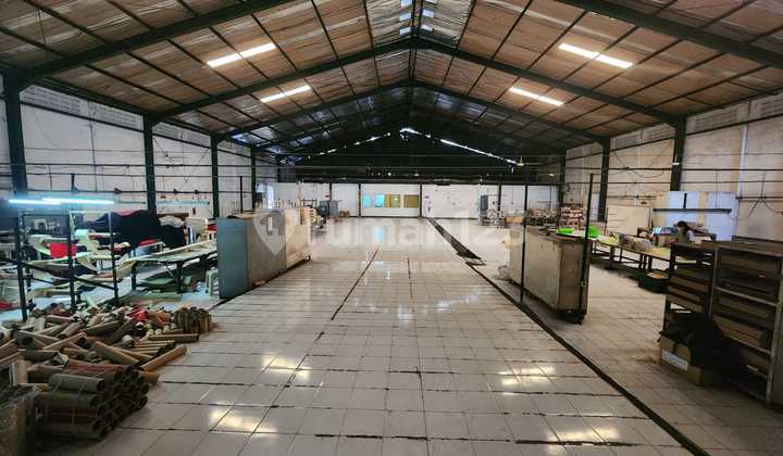 ada Kantor Gudang Ngelom Megare, Sepanjang, Sidoarjo