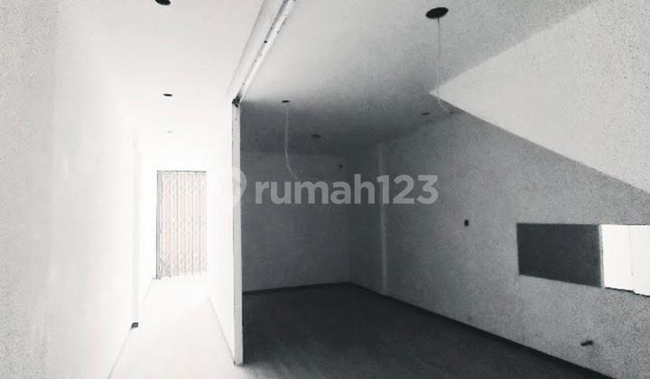 Translated to English:  
"Nirwana Executive Shophouse, Hook Position, Near Superindo (Merr)" 2