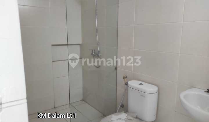 Stylish Modern Minimalist Citraland Palma Grandia House in Surabaya 2