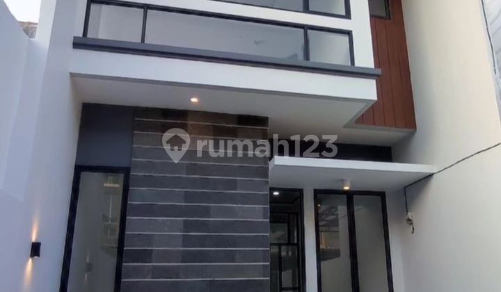 Rumah di Klampis Semolo Adem Hadap Selatan, Minimalis 