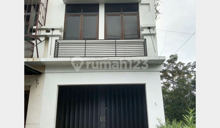 Translated to English:  
"Nirwana Executive Shophouse, Hook Position, Near Superindo (Merr)" 1