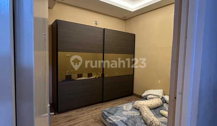 Adem Hadap Selatan Rumah Hook di Puri Surya Jaya  2