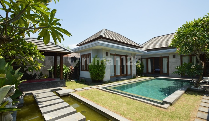 Villa For Sale 3 Bedrooms in Berawa, Tibubeneng Bali JH-4003 Villa For Sale 3 Bedrooms in Berawa, Tibubeneng Bali JH-4003