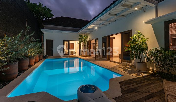 For Sale Villa Modern 2 Bed In Kerobokan,Badung Bali AT-3517