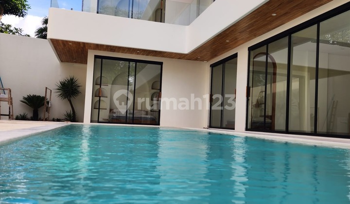 Dijual Villa Mewah Baru 5 Kamar Tidur di Jimbaran Bali BR-3208