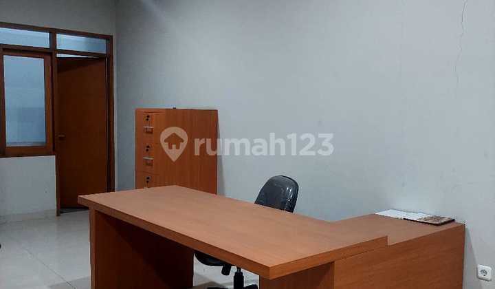 Disewa Ruko 3 Lantai Lokasi Strategis Ramai  2