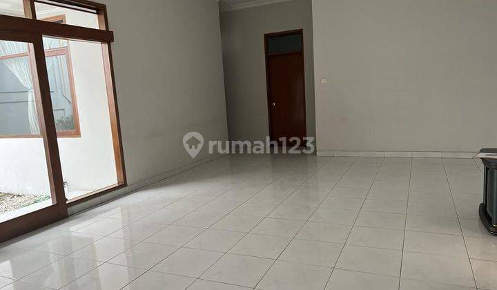 Disewa Rumah Furnished Siap Huni di Singgasana 2