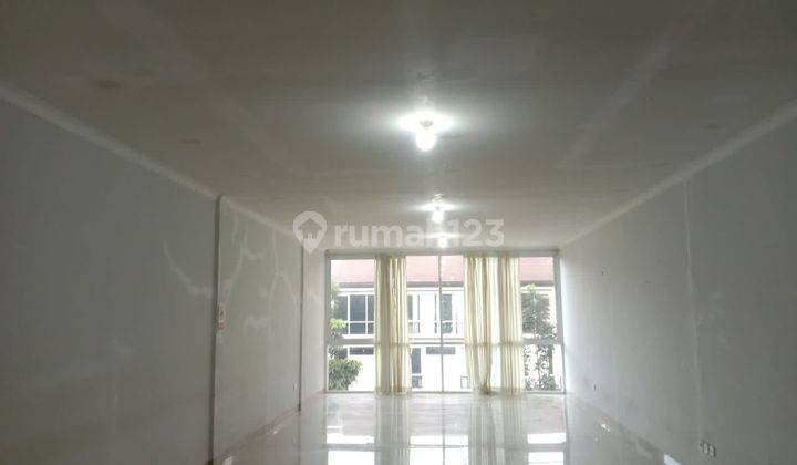 Disewa Ruko Bagus Lokasi Mainroad di Holis Regency 1