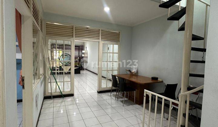 Disewa Rumah Pusat Kota 2 Lantai Di Komplek Kurdi 2