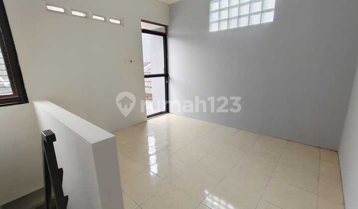 New Ready-to-Occupy House for Sale in Taman Kopo Indah