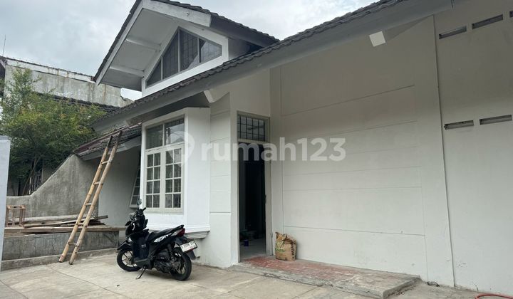 Disewa Rumah Luas Pusat Kota Dekat Mall Feslink 1