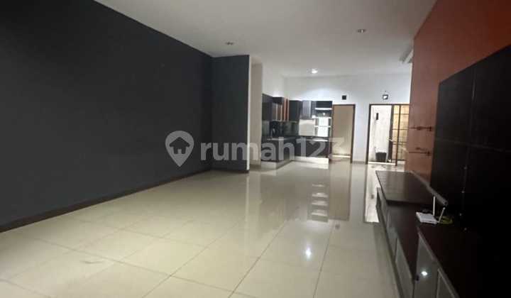 Disewa Rumah Bagus Furnish di Setra Duta Pasteur Disewa Rumah Bagus Furnish di Setra Duta Pasteur