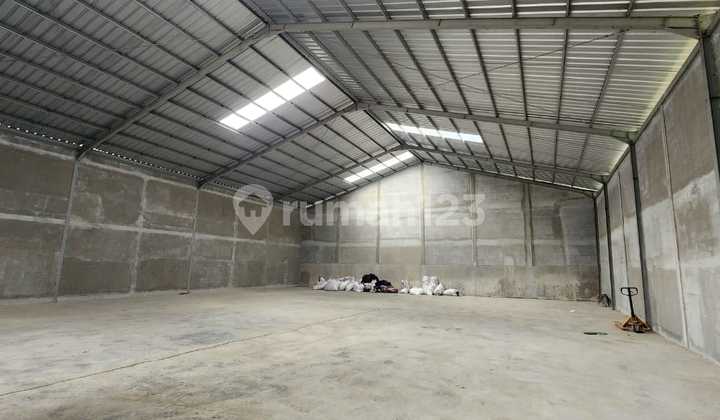 Warehouse for Rent, Ready to Use, Near the Toll in Kutawaringin.