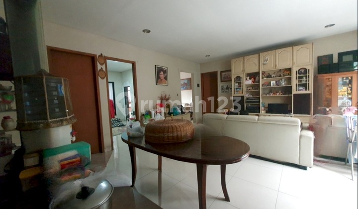 TRANSLATION: Fast Sale House and Boarding House in Holis Complex 1