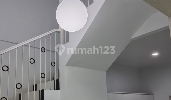 Dijual Rumah Kaca Bagus Terawat Strategis di Batu Nunggal Indah  2