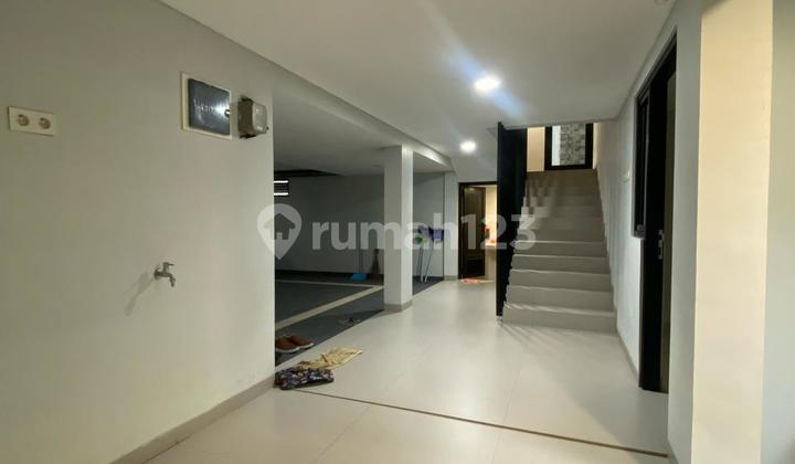 Minimalis Modern Menjadikan Rumah Ini Idaman Semua , di Klaster Taman Parahyangan Sentul City 2