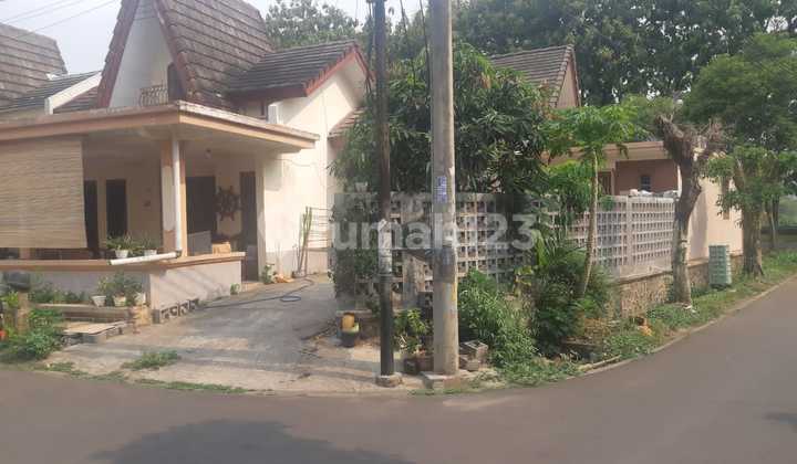 Rumah Hook di Klaster Taman Victoria Sentul City Bogor 