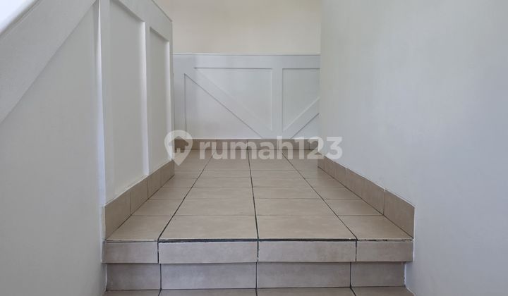 Rumah Hook Dekat Tol dengan Kolam Renang Konsep Villa di Klaster England Park Sentul City Bogor