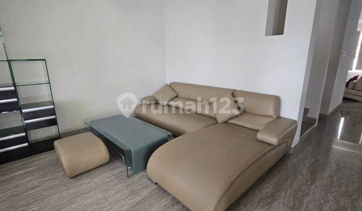 Rumah Bagus dengan Kolam Renang di Jalan Utama Klaster Bukit Golf Hijau Sentul City Bogor 2