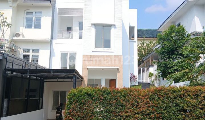 Ready-to-Occupy Neat House in the Cul-de-sac of Green Golf Hill Cluster, Sentul City Bogor.