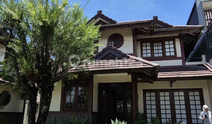Rumah Dengan View Langsung ke Bukit Hambalang dan Gunung Pancar Di Taman Sakura Sentul City Bogor 
