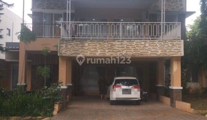 Rumah Siap Huni di Boulevard , Ada Kolam Renang, Banyak Pohon Pohon Di Klaster Bukit Golf Hijau Sentul City Bogor  1