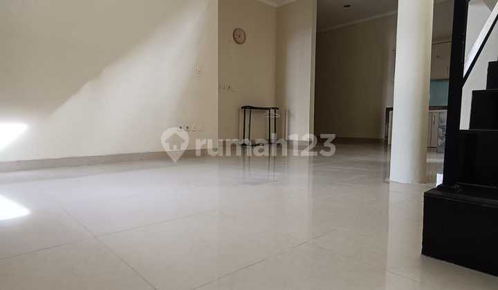 House With Swimming Pool View of Mount Pancar, Taman Legian Cluster, Sentul Bogor 2