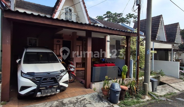 1-Story House Near Toll Gate and Commercial Area of Victoria Park Sentul City Bogor