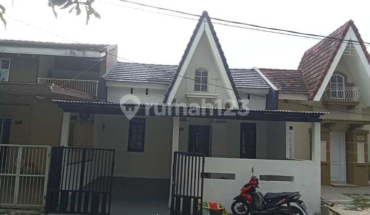 Ready-to-Occupy House Near the Venice Garden Cluster Tourism Center in Sentul City, Bogor