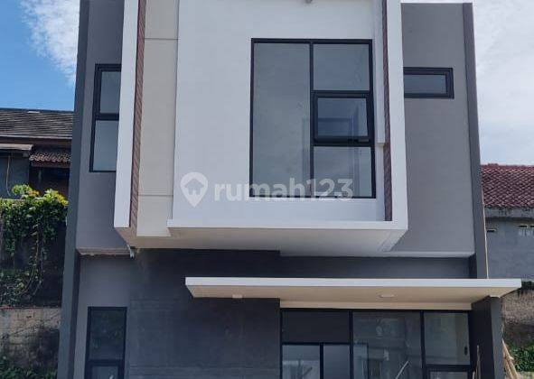 Rumah Mewah Pinggir Jalan Raya 5 Menit Tol Borr 1
