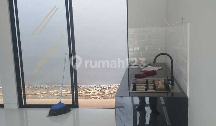 Rumah Mewah Pinggir Jalan Raya 5 Menit Tol Borr 5