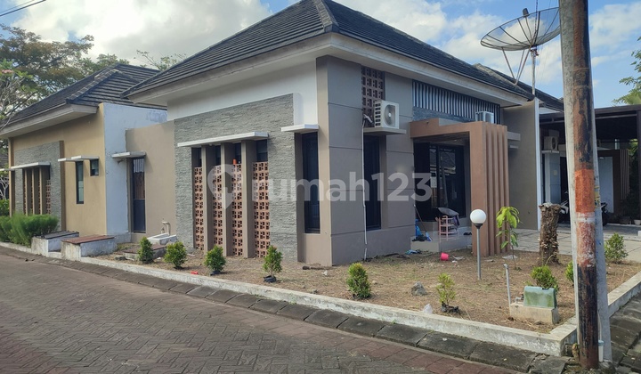 Hook House in the Elite Area of Bangunjiwo, Bantul 1