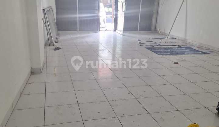 2-Story Shop House Unfurnished on Jl. Kol. Sugiyono Yogyakarta 2