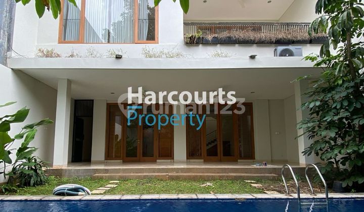 Rumah modern tropikal di kemang