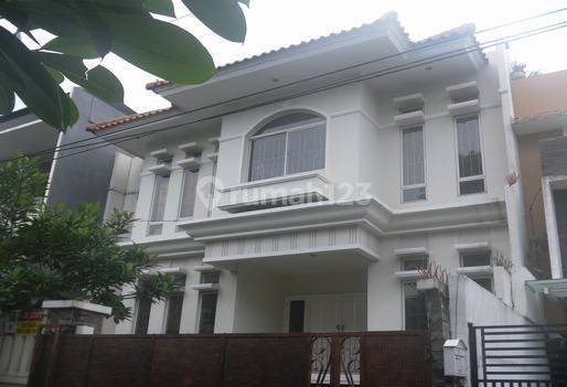 Rumah Mediteranian Klasik di Pondok Indah 1