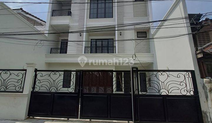 Rumah Modern Baru di Tebet 1