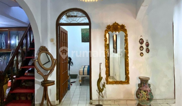 Rumah klasik desain kolonial di menteng 2