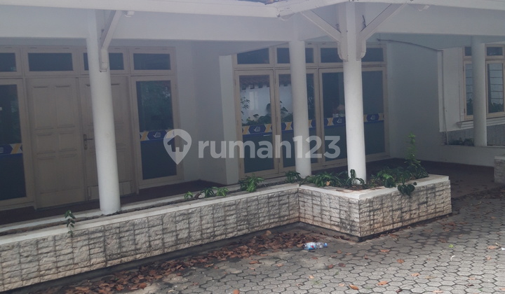 Rumah bisa kantor / usaha / resto di kebayoran baru