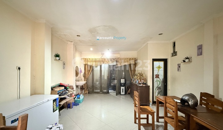 Classic House can be for Boarding / Living in Jeruk Purut. 2