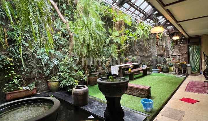 Rumah klasik area elit di permata hijau