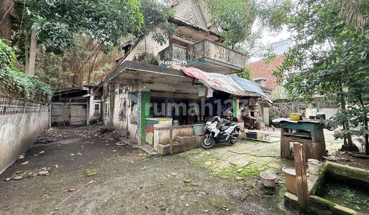 Classic House with Land Measurement in Menteng Classic House with Land Measurement in Menteng