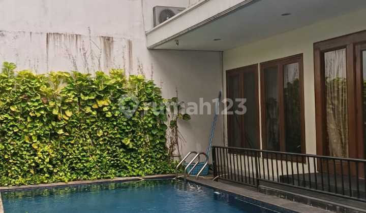 Classic Modern House in Pondok Indah