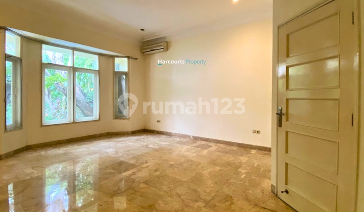 Rumah Klasik Mewah di Ampera Cilandak 2