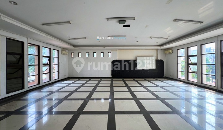 Rumah klasik area bisnis dan komersial di sudirman 2