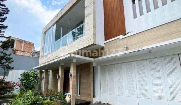 Rumah modern tropis di kemang Rumah modern tropis di kemang